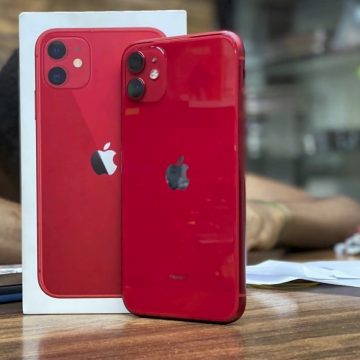 Apple iPhone 11 w kolorze (PRODUCT)RED (czerwonym).